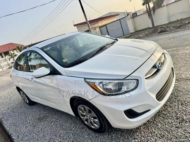 Hyundai Accent SE Sedan 2016 White photo 2