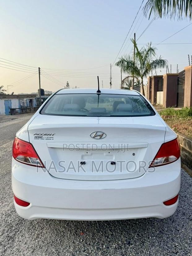 Hyundai Accent SE Sedan 2016 White photo 8