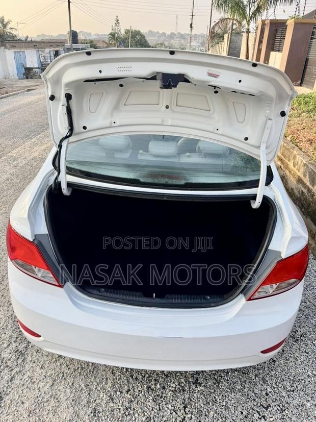 Hyundai Accent SE Sedan 2016 White photo 7