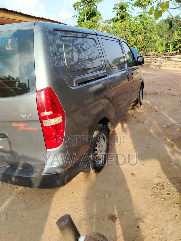 Hyundai H1 2009 Grey photo 5