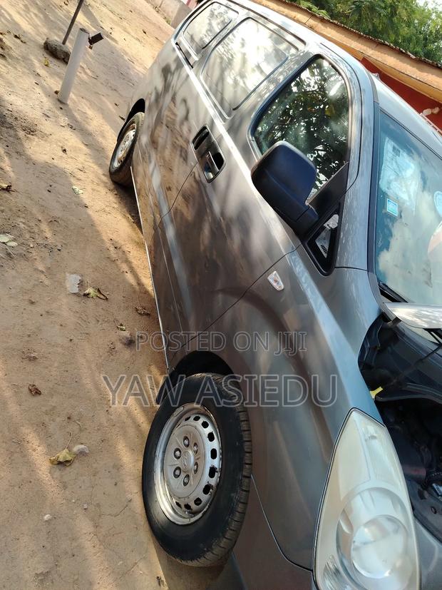 Hyundai H1 2009 Grey photo 6