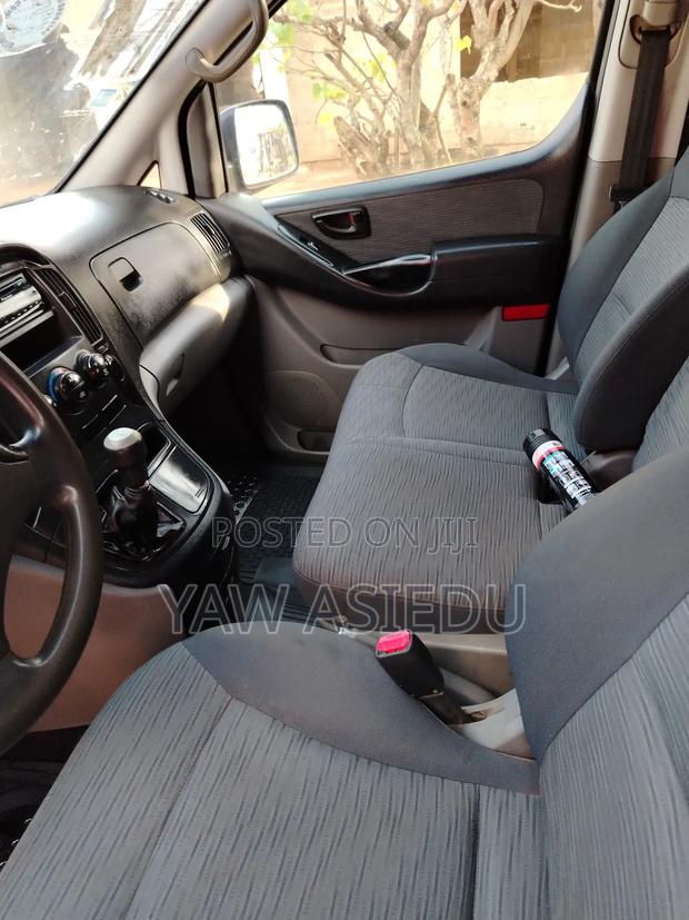 Hyundai H1 2009 Grey photo 10