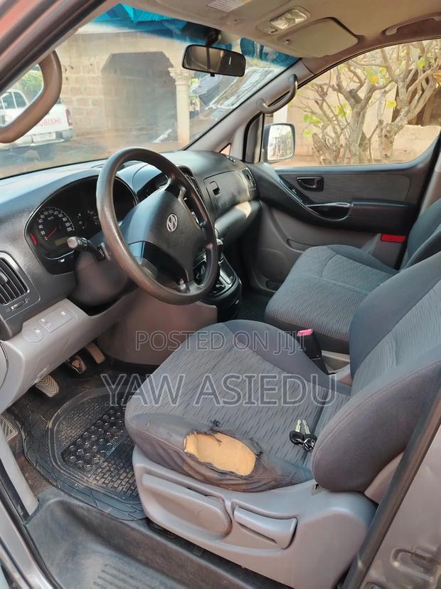 Hyundai H1 2009 Grey photo 12