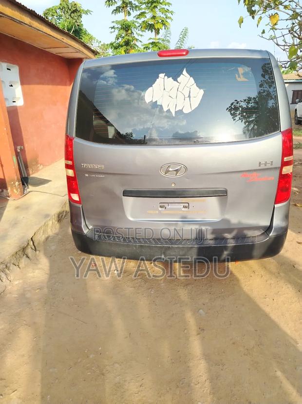 Hyundai H1 2009 Grey photo 3