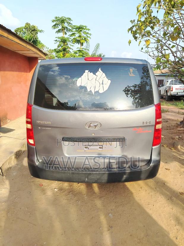 Hyundai H1 2009 Grey photo 4