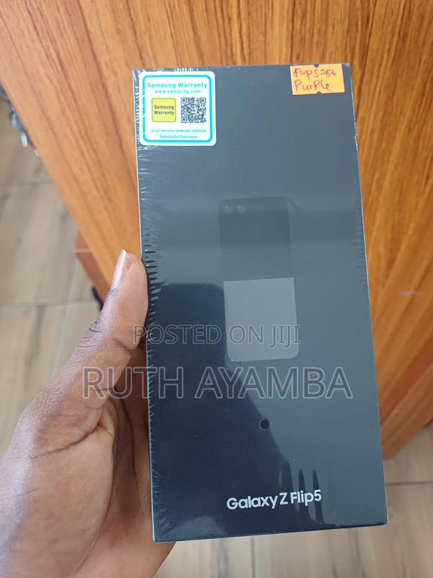 New Samsung Galaxy Z Flip5 512 GB Purple photo 2