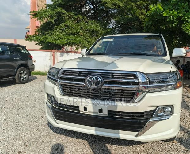 Toyota Land Cruiser 2021 White photo 2