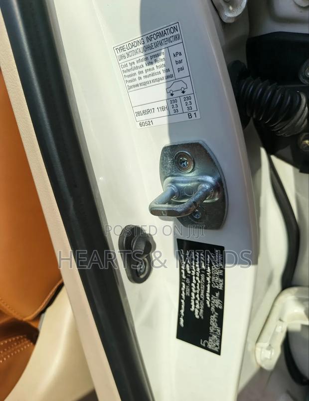 Toyota Land Cruiser 2021 White photo 4