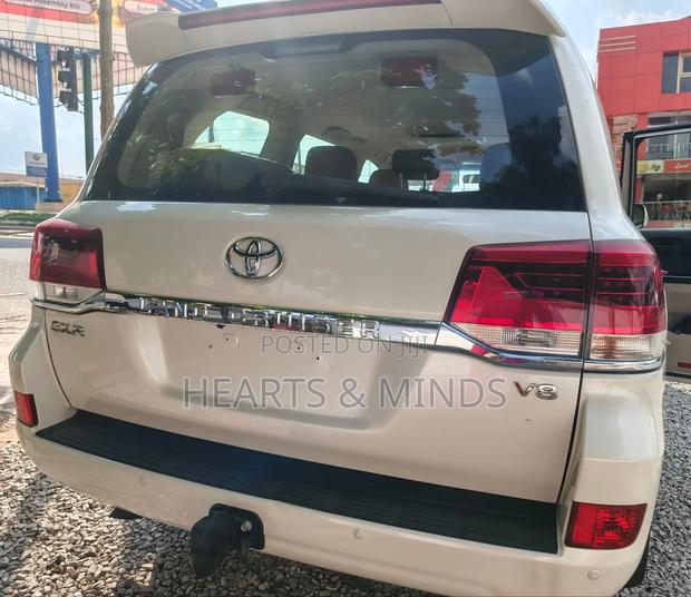 Toyota Land Cruiser 2021 White photo 5