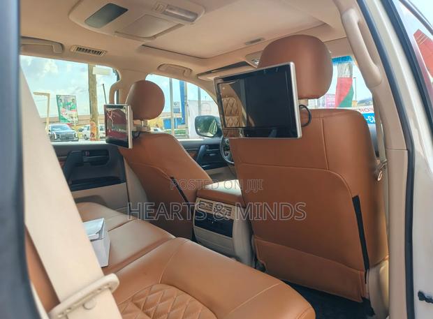 Toyota Land Cruiser 2021 White photo 6