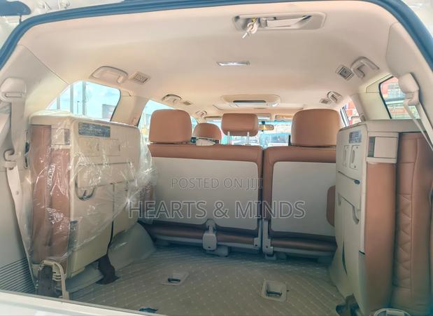 Toyota Land Cruiser 2021 White photo 7
