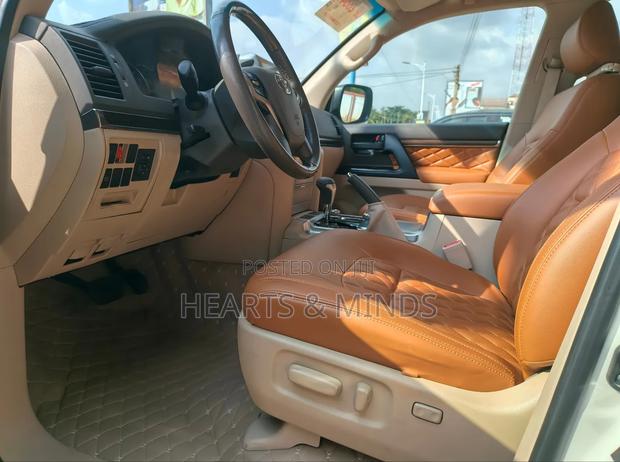 Toyota Land Cruiser 2021 White photo 8