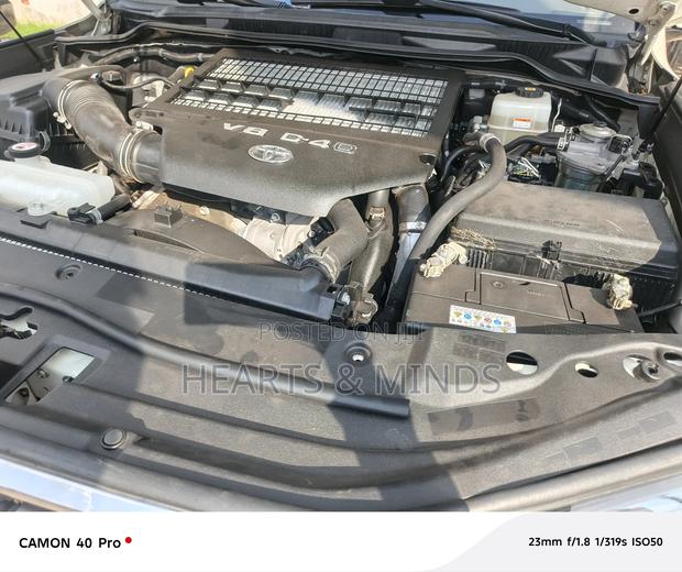 Toyota Land Cruiser 2021 White photo 10