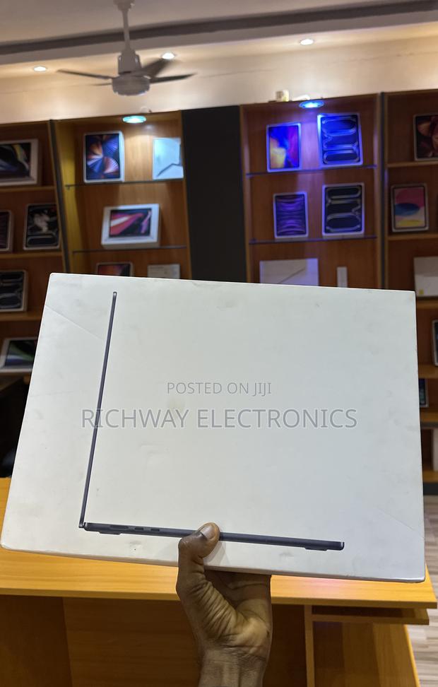 New Laptop Apple MacBook Air 2025 M4 15-Inch 16GB Apple M4 SSD 256GB