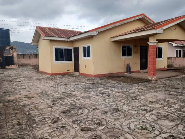 3bdrm House in Kutunse Satellite, Amasaman for sale