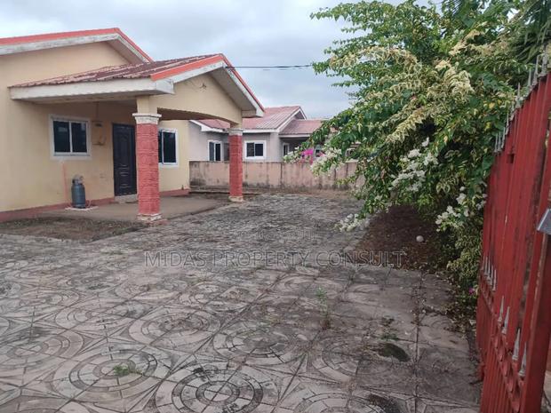 3bdrm House in Kutunse Satellite, Amasaman for sale photo 5