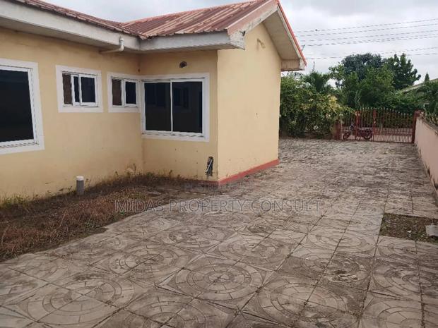 3bdrm House in Kutunse Satellite, Amasaman for sale photo 6