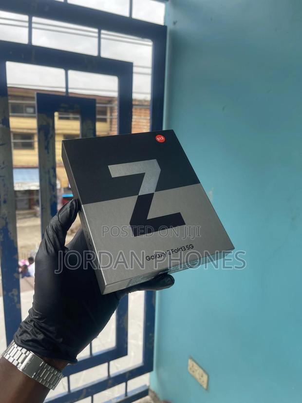 New Samsung Galaxy Z Fold 3 512 GB Black photo 3