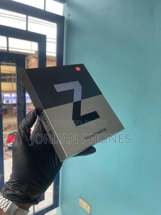 New Samsung Galaxy Z Fold 3 512 GB Black photo 2