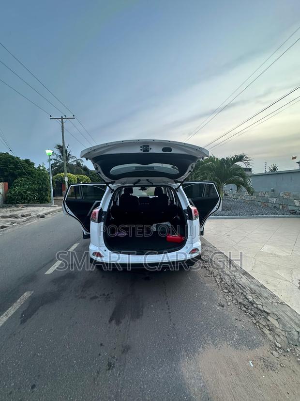 Toyota RAV4 2019 White