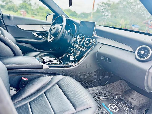 Mercedes-Benz C300 Available for Rentals Book Now! photo 5