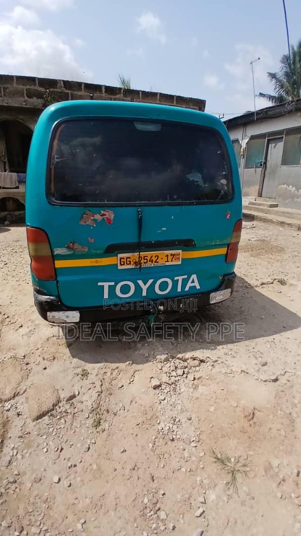 Toyota HiAce 2012 Green photo 4