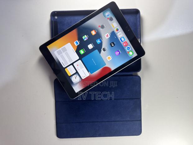 Apple iPad Wi-Fi 32 GB Silver photo 6