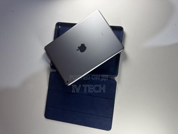 Apple iPad Wi-Fi 32 GB Silver photo 2