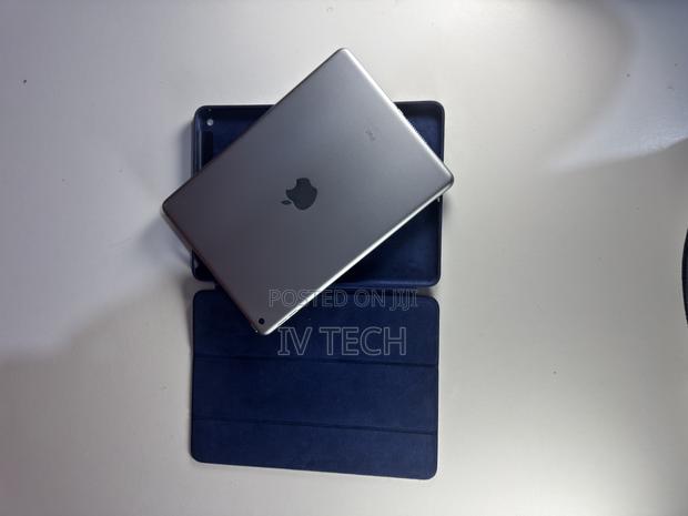 Apple iPad Wi-Fi 32 GB Silver photo 5
