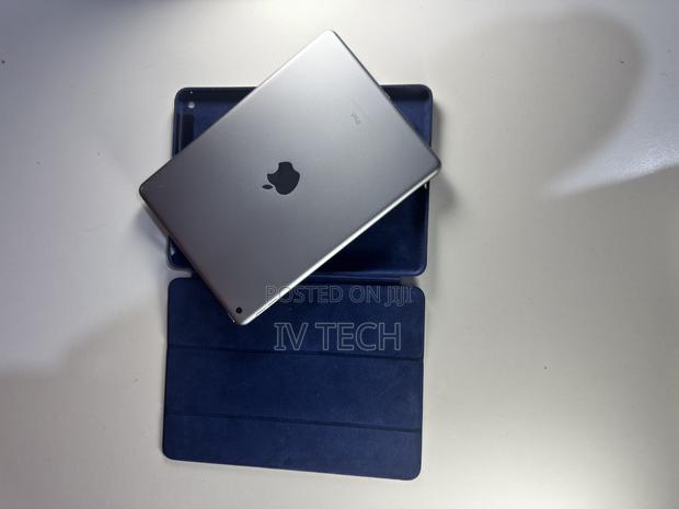 Apple iPad Wi-Fi 32 GB Silver photo 7