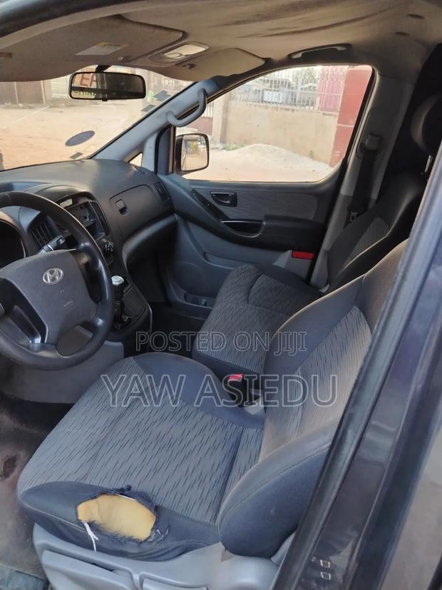 Hyundai H1 2009 Black photo 7