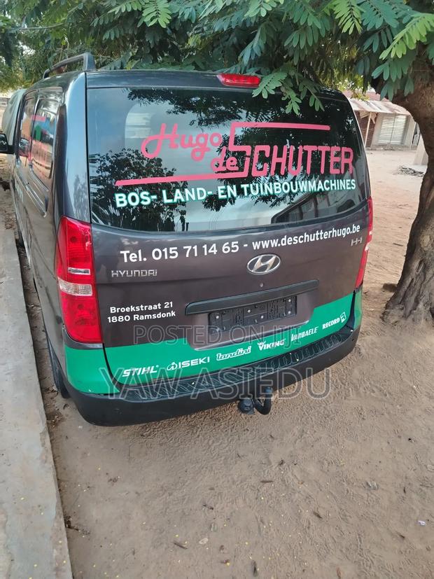 Hyundai H1 2009 Black photo 4