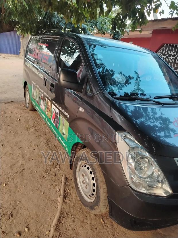 Hyundai H1 2009 Black photo 3