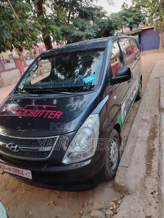 Hyundai H1 2009 Black photo 2