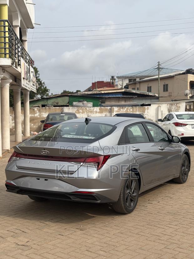 Hyundai Elantra 2023 Gray