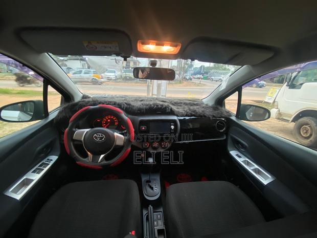 Toyota Vitz 1.3 AWD 5dr 2015 Silver