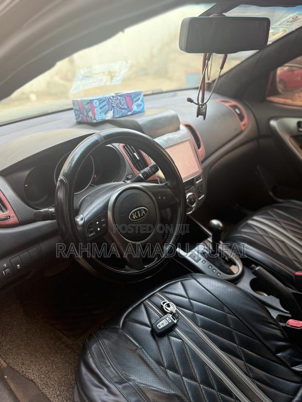 Kia Forte 2010 Black photo 8