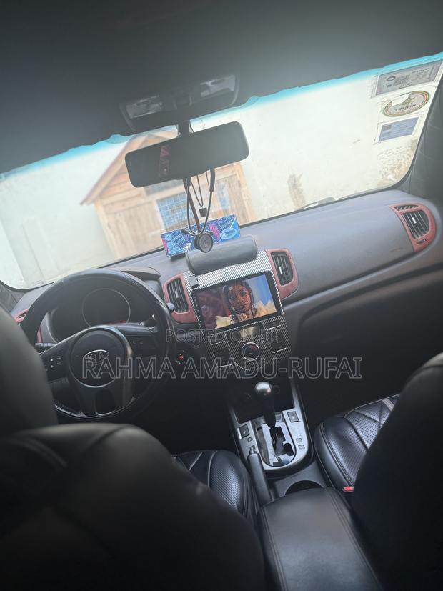 Kia Forte 2010 Black photo 4