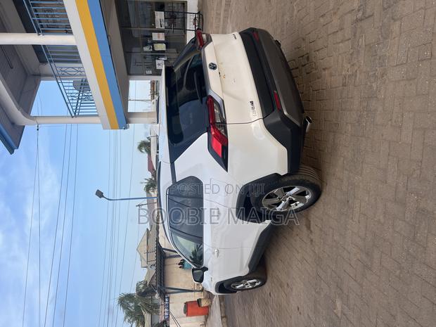 Toyota RAV4 Hybrid 2020 White photo 7