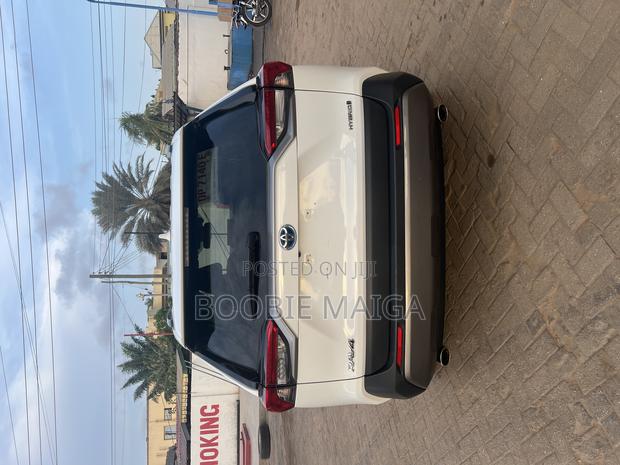 Toyota RAV4 Hybrid 2020 White photo 8