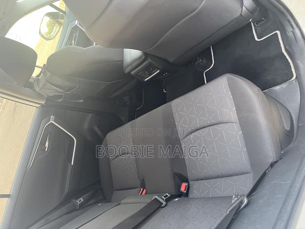 Toyota RAV4 Hybrid 2020 White photo 5