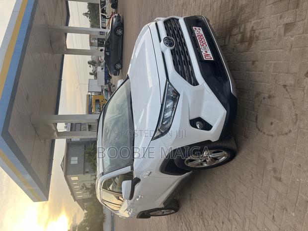 Toyota RAV4 Hybrid 2020 White photo 2