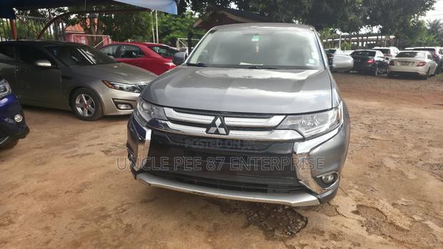 Mitsubishi Outlander SE FWD 2018 Gray