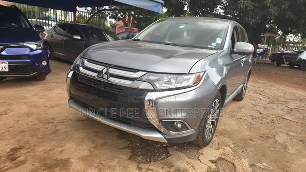 Mitsubishi Outlander SE FWD 2018 Gray photo 5