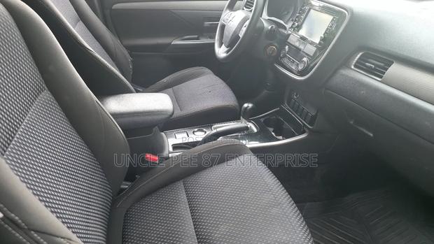 Mitsubishi Outlander SE FWD 2018 Gray photo 8