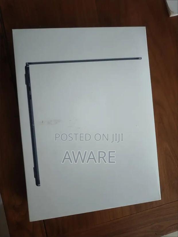 New Laptop Apple MacBook Air 2023 M2 8GB SSD 256GB