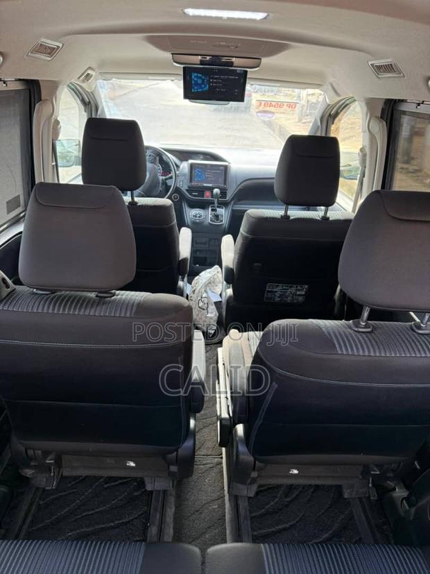 Toyota Voxy 2016 White photo 5