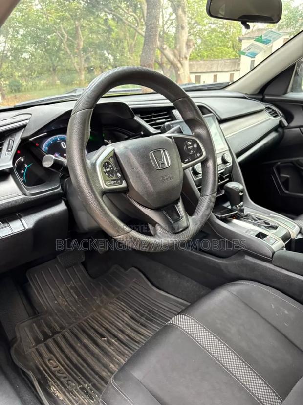 Honda Civic LX 2021 Silver