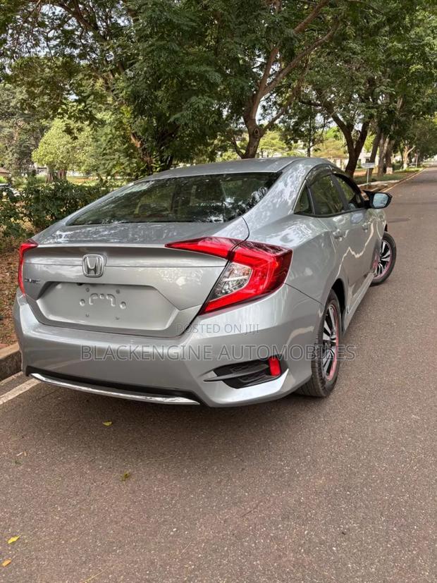 Honda Civic LX 2021 Silver