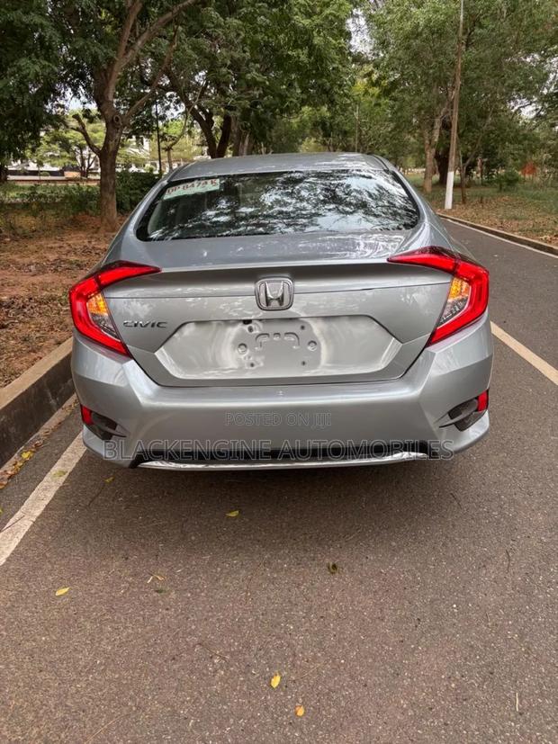 Honda Civic LX 2021 Silver